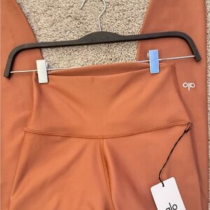 ALO Yoga Women's High-Waist Athletic leggings- chestnut